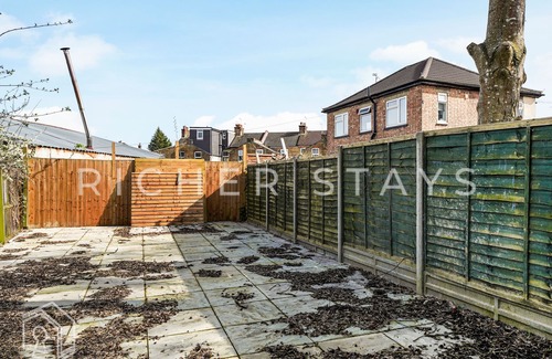 Watford House | Watford Large 5BR Home | Contractors & Families