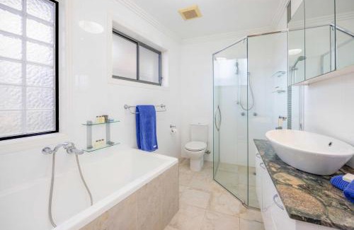Port Macquarie Apartment | Watonga Rocks - couples retreat
