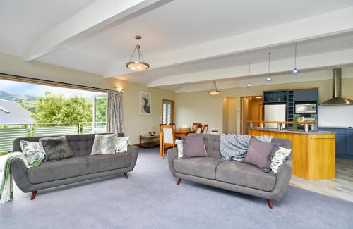 Akaroa House | Watson Street - Bookahome