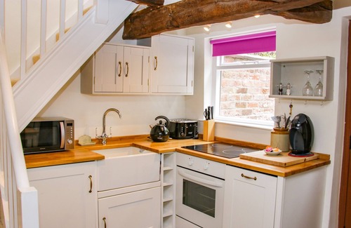 Malpas Cottage | WATTLE COTTAGE, pet friendly, character holiday cottage in Malpas