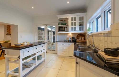 Wattle Flat House | Wattle Hills~Fleurieu Farm Stay Retreat with Pool