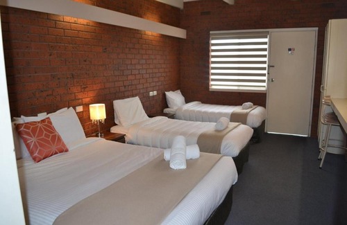Seymour Hotel | Wattle Motel