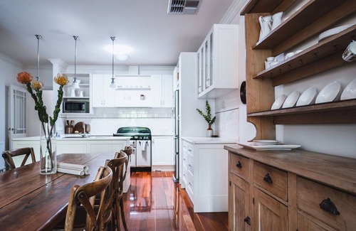 Castlemaine House | Wattle Terrace - Central Castlemaine Sanctuary