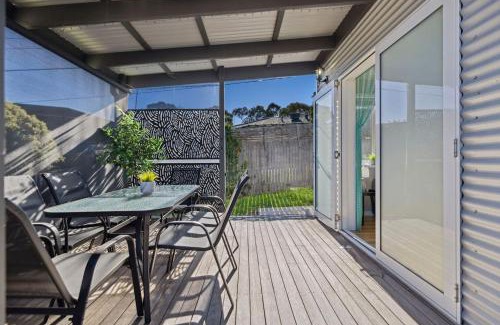 Wanniassa House | Wattlebird Cottage - Chic Comfort near Mount Taylor