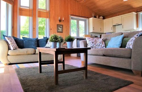 Tiverton House | Wattles-E4527