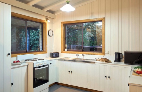 Bicheno Cottage | Waubs Beach Cottage - Freycinet Holiday Houses