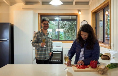 Bicheno Cottage | Waubs Beach Cottage - Freycinet Holiday Houses