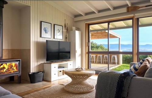 Bicheno Cottage | Waubs Beach Cottage - Freycinet Holiday Houses