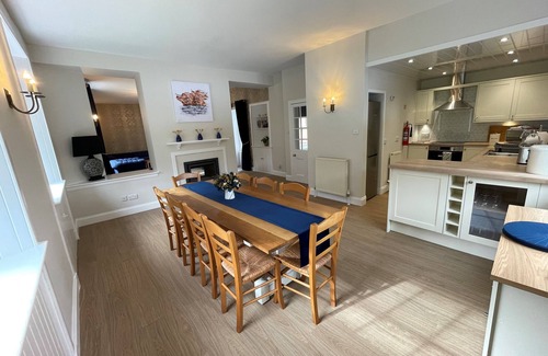 Maybole Cottage | Wauchope Cottage - Spacious 4 Bedroom Cottage on the Beautiful Blairquhan Estate