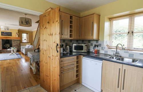 Brecon Cottage | WAUN YSCIR, pet friendly, with hot tub in Brecon