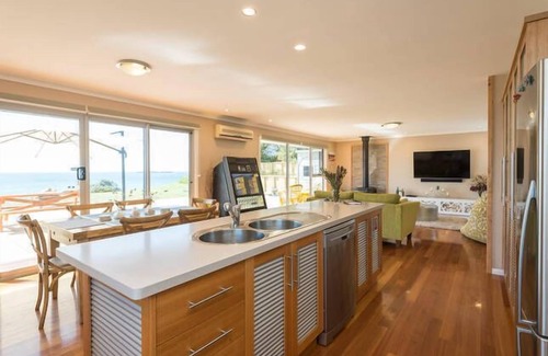 Sisters Beach House | Wave crest at Sisters Beach