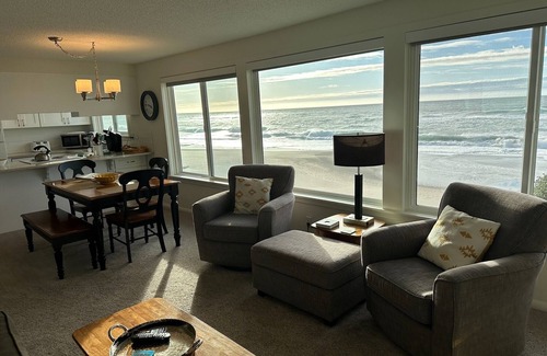 Gleneden Beach House | Wave watching at it's best