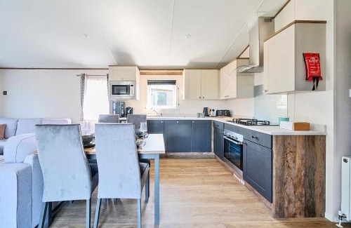 Hayling Island House | Wave Whisperers - Hayling Island