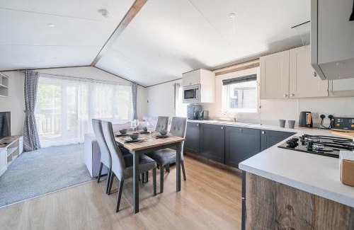 Hayling Island House | Wave Whisperers - Hayling Island