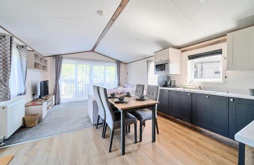 Hayling Island House | Wave Whisperers - Hayling Island