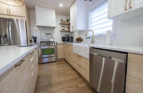 Kingsville House | WaveCrest Cottage -KINGSVILLE - Premium Comfort