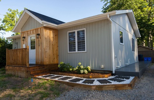 Kingsville House | WaveCrest Cottage -KINGSVILLE - Premium Comfort