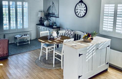 Garryvoe House | Wavecrest Holiday Cottage by Trident Holiday Homes