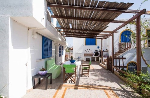 Salamis House | Wavedance Accommodation (Aris)