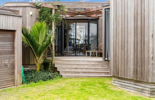 Omaha House | Wavefront Escape - Omaha Holiday Home