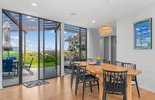 Omaha House | Wavefront Escape - Omaha Holiday Home
