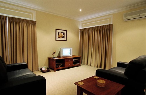 Lakes Entrance Cabin | Waverley House Cottages