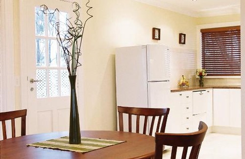 Lakes Entrance Cabin | Waverley House Cottages