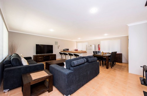 Guilderton House | Waves And Moore - Beautifully presented home