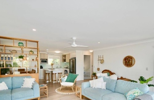 Woodgate House | Waves at your Back Door on Theodolite Creek Drive