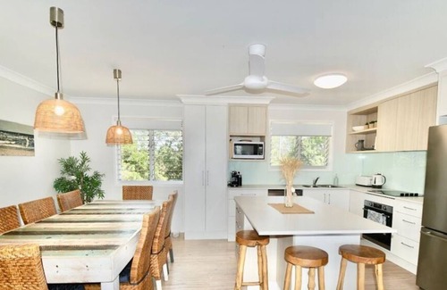 Woodgate House | Waves at your Back Door on Theodolite Creek Drive