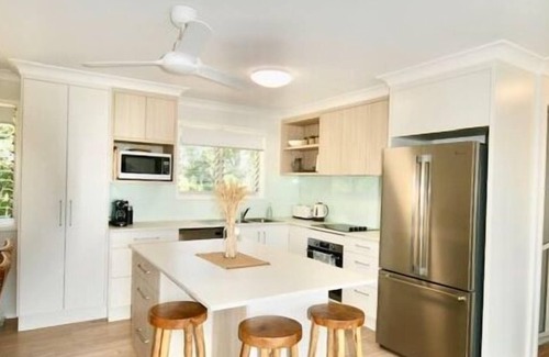 Woodgate House | Waves at your Back Door on Theodolite Creek Drive