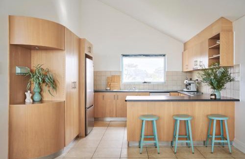 Middleton House | Waves for Daze