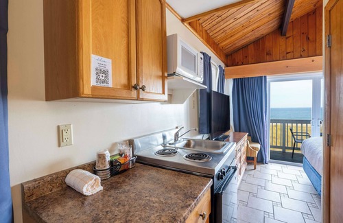 Old Orchard Beach Hotel | Waves Oceanfront Resort