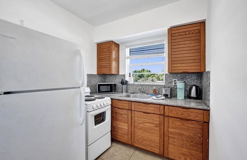 North Beach Apartment | Waves on Desoto Deluxe studio # 9