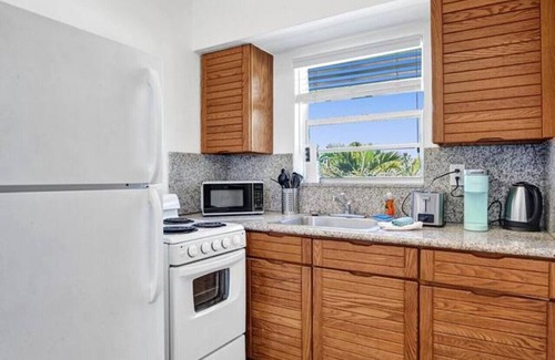 North Beach Apartment | Waves on Desoto Deluxe studio # 9