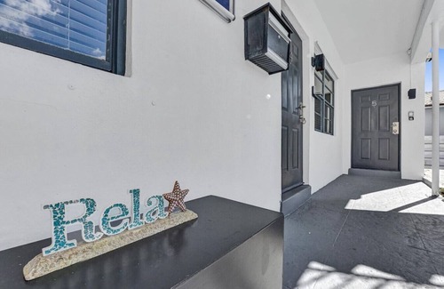 North Beach Apartment | Waves on Desoto studio with pool # 3