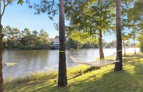 Dune Allen Beach House | Waves&Wakes Lakeside townhouse close to the beaches of 30A downstairs