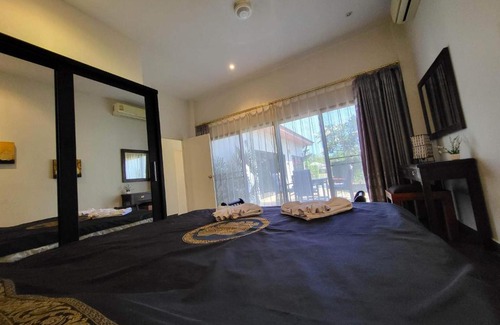 Rayong Villa | Wavesbase Tropical Villa