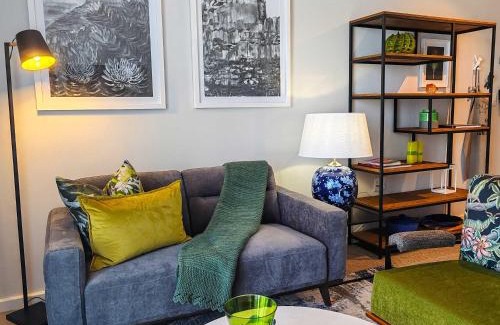 Redhill Apartment | Wavescape Chic Seaside Stay
