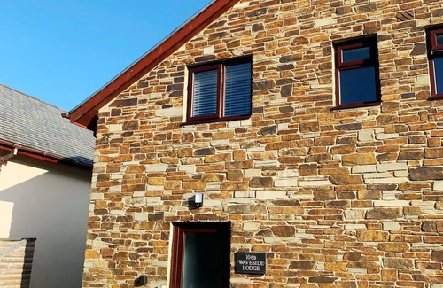 Winnard's Perch Cottage | Waveside-Waterside with hot tub,Resort Pool/Gym