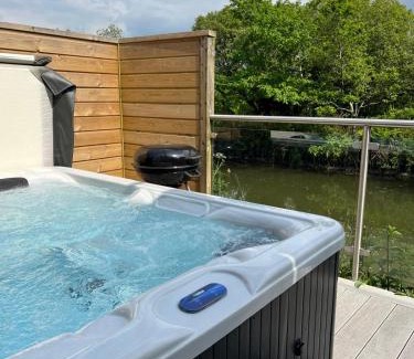 Winnard's Perch House | Waveside-Waterside with hot tubResort PoolGym