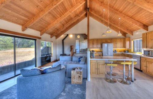 Sea Ranch House | WAVESIDE Whitewater views, waves and ocean views from every window.