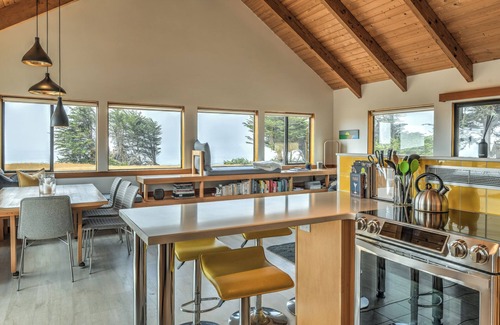 Sea Ranch House | WAVESIDE Whitewater views, waves and ocean views from every window.