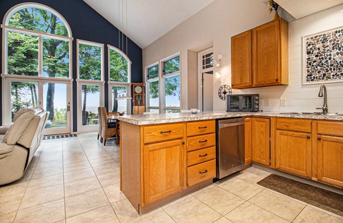 Manistee House | Wavesong Cottage: Perched on Lake Michigan between Ludington and Manistee