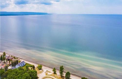 Wasaga Beach House | Wavy Daze