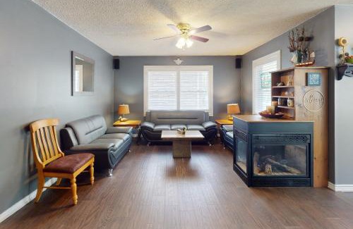 Wasaga Beach House | Wavy Daze Master