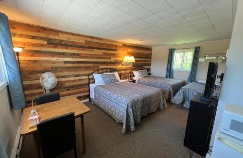 Algoma District Hotel | Wawa Northern Lights Motel and Chalets