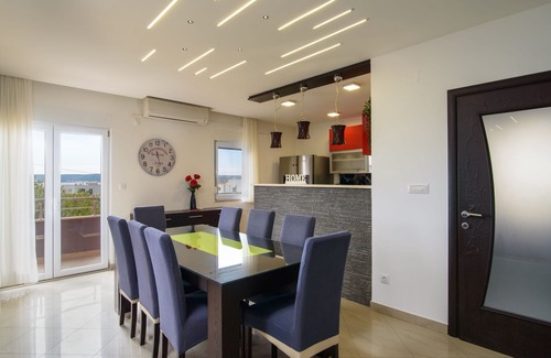 Kastel Stari Villa | Wawe Lux Holiday House with pool
