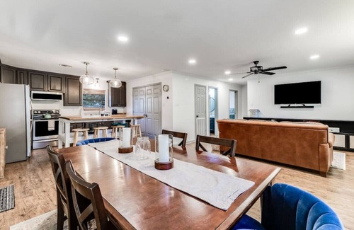 Breaux Bridge House | Way of Wisdom · Modern design small town charmer w/fast wifi