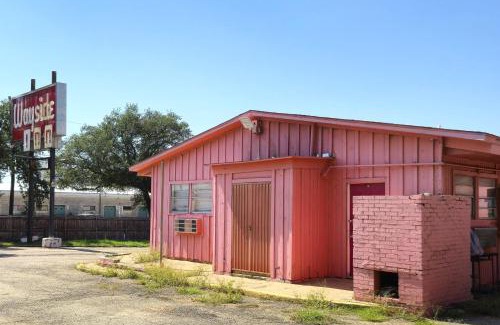 Cedar Crest Hotel | Way Side Inn by Hotel O Dallas near Fair Park Downtown